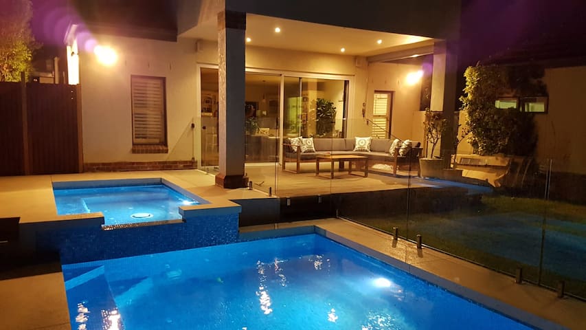 Huge family home in Brighton East with pool/ spa