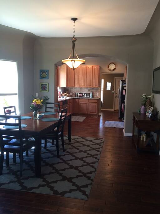 Awesome Kitchen and Dinning room.