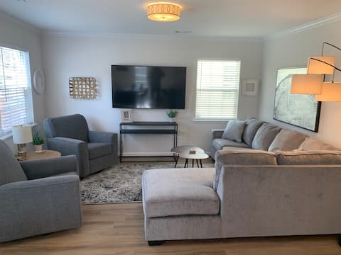 Top performing Airbnb: Downtown Luxury/King Beds/ Walk Everywhere in Durham