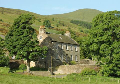 Ladywell House and Steading cottage for 16+4