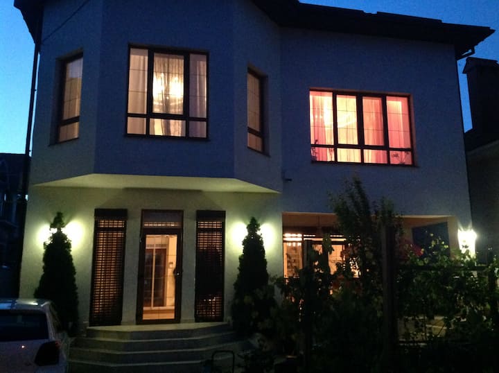 Villa On Apricot Street 360m - Odessa