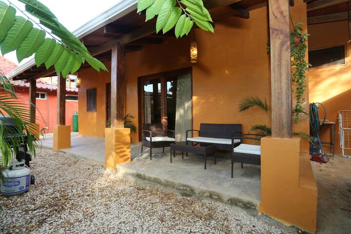 Casa para dos con amplio jardín