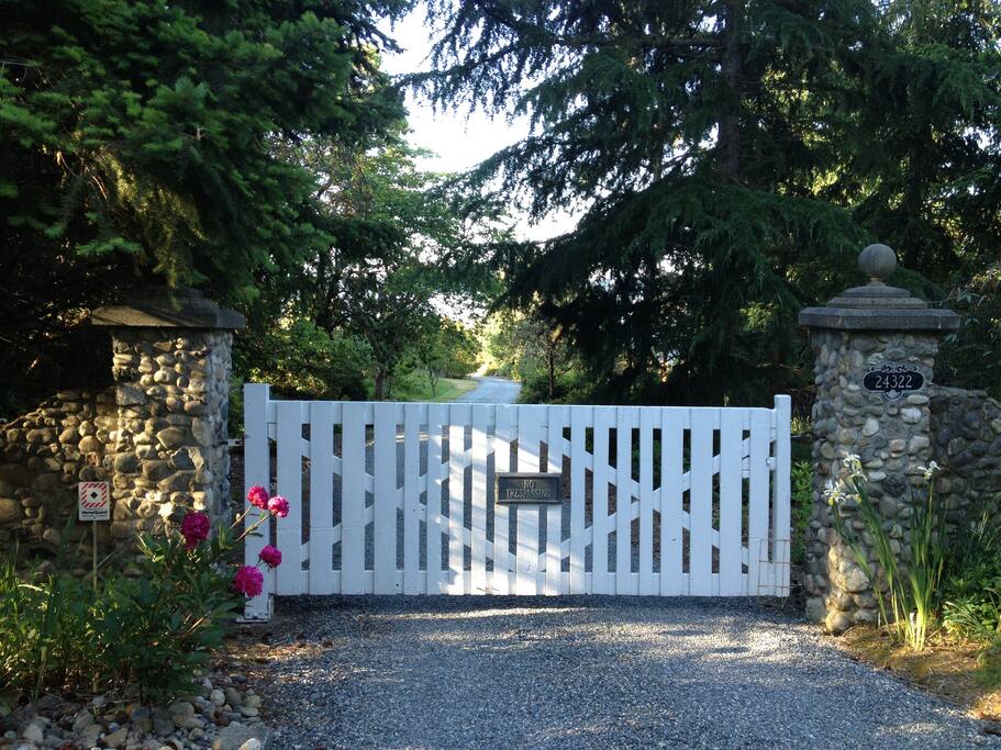 Bluff House Islands for Rent in Vashon, Washington, United States