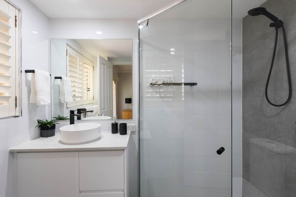 Ensuite to Master Bedroom