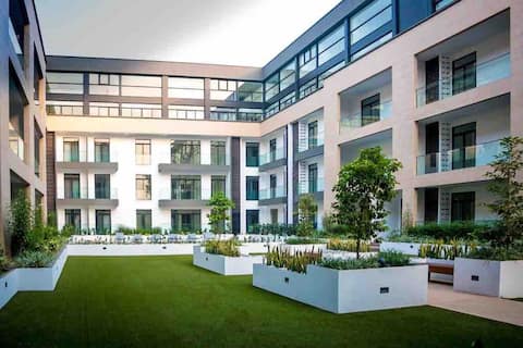 Luxury serviced studio apartment,Embassy Gardens