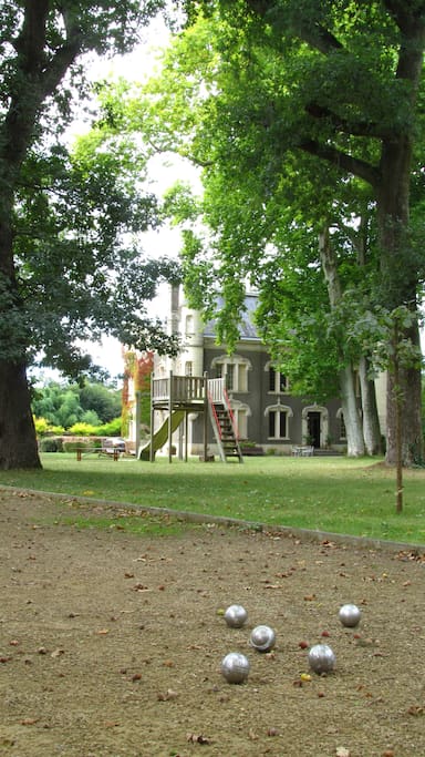 Le terrain de pétanque