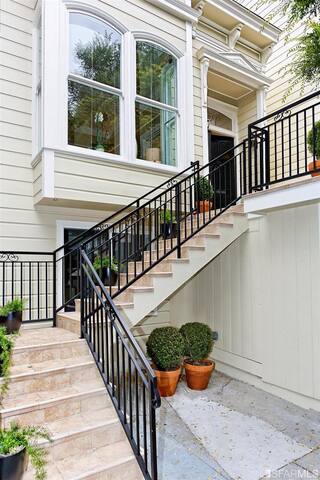 Curated Victorian for Business Travelers & Family gallery image 2