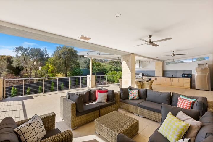 Substantial Sorrento in prime location gallery image 5
