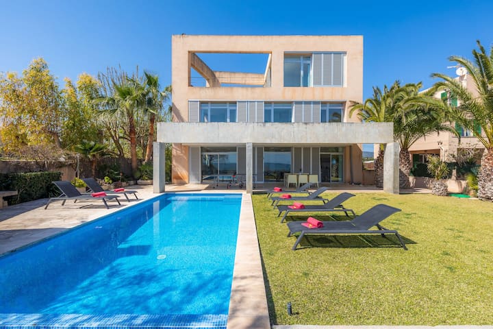 Port Nou gallery image 3