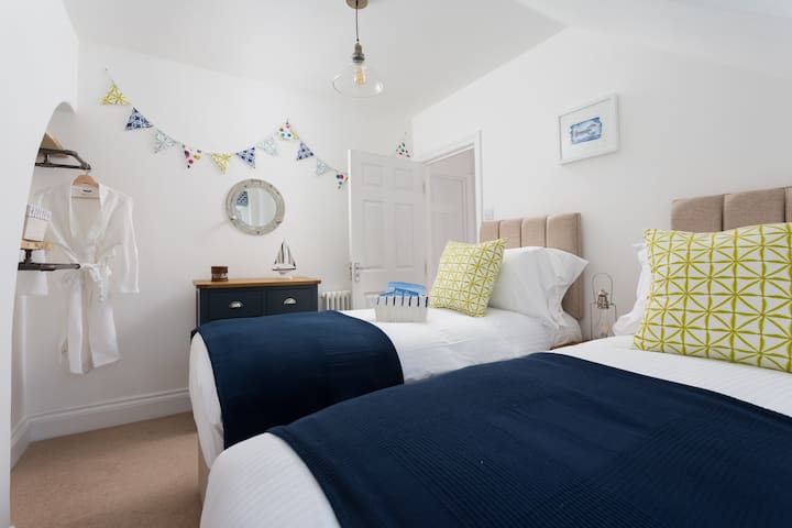 Bedroom 4 - Second  Floor Bedroom with King-Size or Twin Bed arrangement