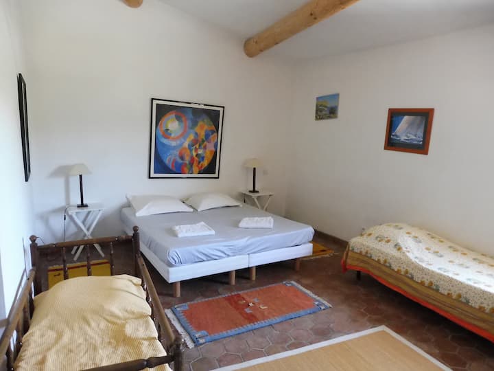 Dvojlôžková izba pre 3 a viac jednolôžka