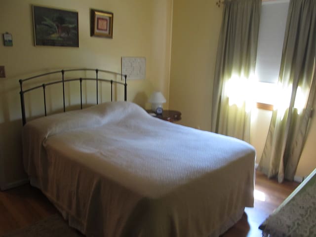 Private, Full bed & dedicated bathroom North Cbus