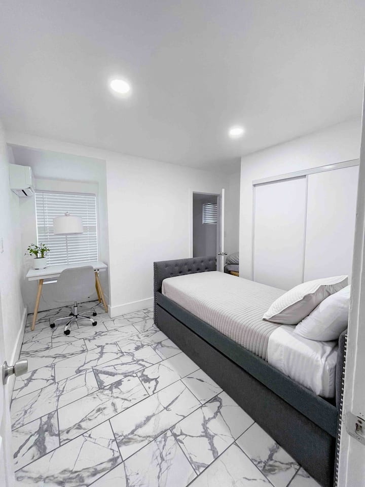 ห้องพัก 2 เตียงแฝดพร้อมเตียงแบบดึงออกด้านล่าง 