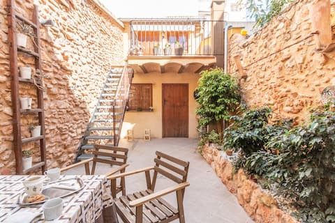 Central House + sunny patio ; ) Beach - mountains
