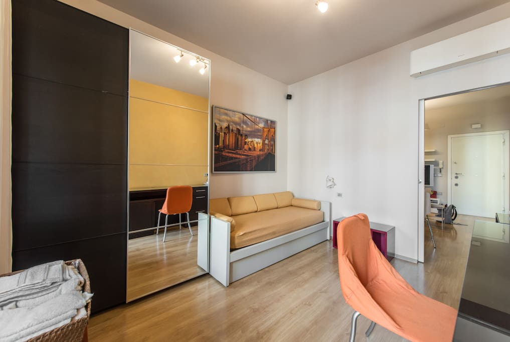 room with 2 single beds