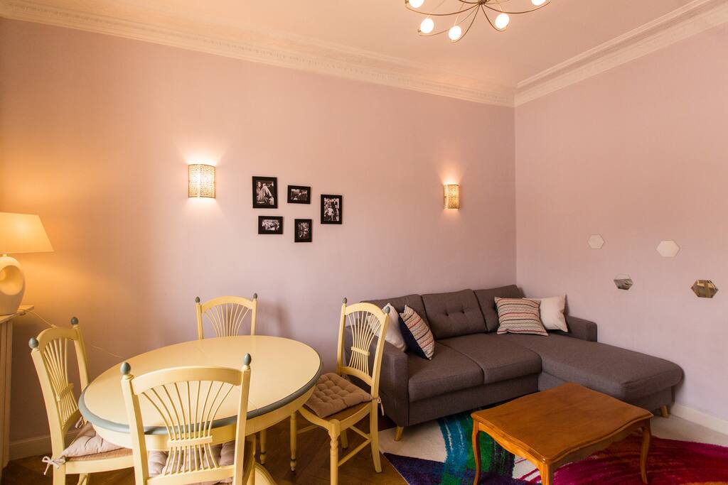 Grand salon confortable