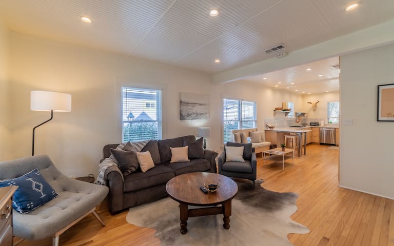 SoCo Retreat, Steps to South Congress, 2 BD, 2 BTH