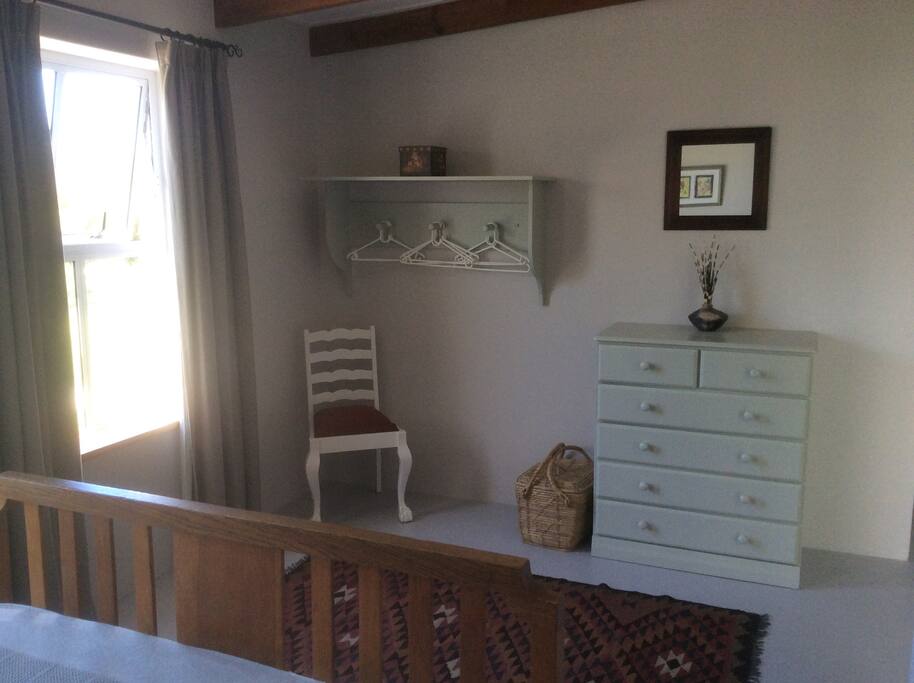 Hanging space, coffee/tea facilities.