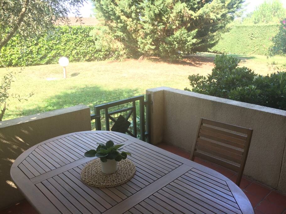 Le petit déjeuner au terrasse ? Oui, c'est possible :)