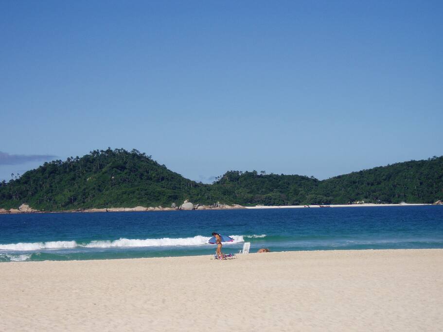 Praia do Campeche a 2 minutos caminhando