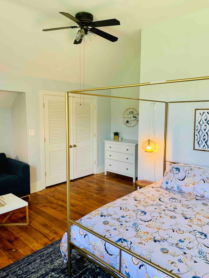 Stone House - Bedroom 1 - King sized bed and queen sized pullout couch