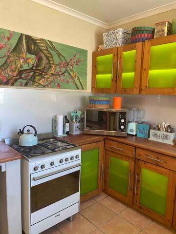 Stunning 3 bedroom 3 bathroom home close to beach gallery image 5