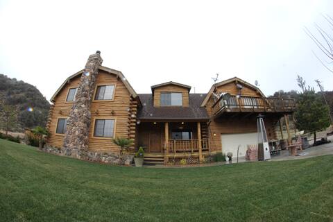 Luxury Vacation Retreat Cabin (1901)