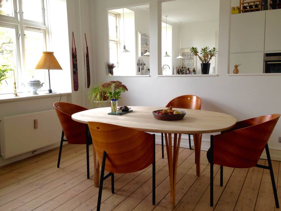 Dining area & kitchen view