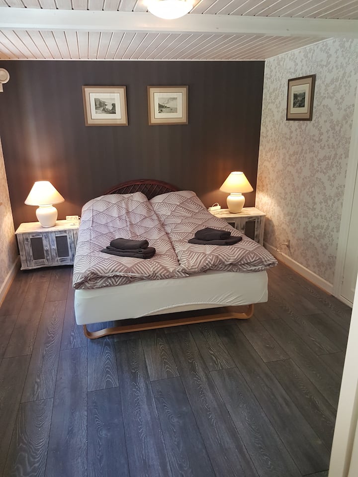 חדר שינה זוגי למטה