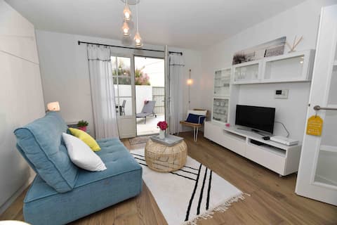 Top performing Airbnb: T2 PARKING TERRACE HYPER CENTER in La Rochelle