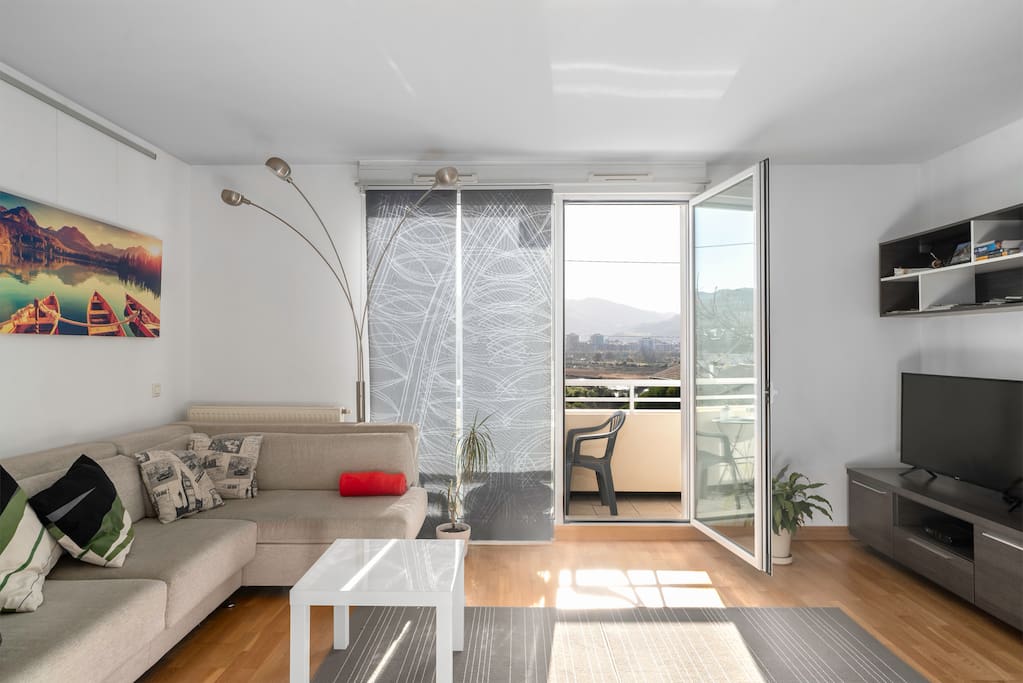 Sunny and bright spacious living room
