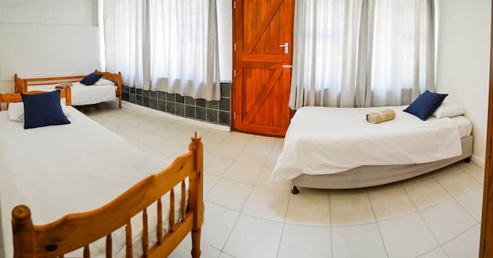 ห้อง 5: เตียงเดี่ยว 3 หลัง