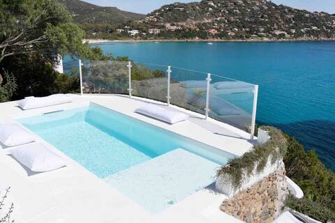 VIlla Bianca on Rocky Beach & Private Heated Pool