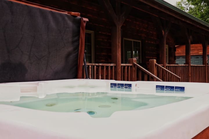 Sunset Ridge Log Cabin W Outdoor Hot Tub Cabins For Rent In