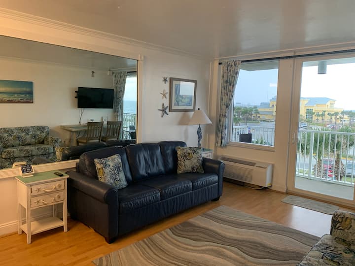 Kožená pohovka s modernizovaným spaním z pamäťovej peny. Oveľa pohodlnejšie ako tradičná rozkladacia pohovka. Nové poschodia od obrázkov