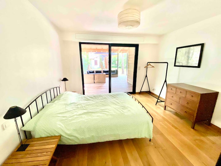 Dormitorio 1 con vistas a la terraza suroeste