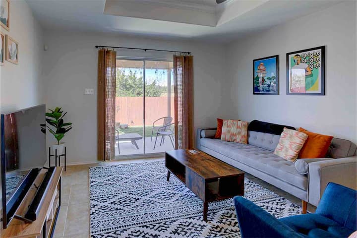 South Austin Home | Workspace | Fenced Yard - Austin