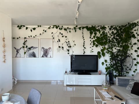 Successful Airbnb property: Brighton-Le-Sands Beach Pad with Elevator in Sydney
