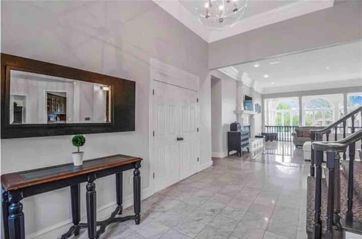 Executive Home With Indoor Basketball Court Huizen Te Huur In Stilwell Kansas Verenigde Staten