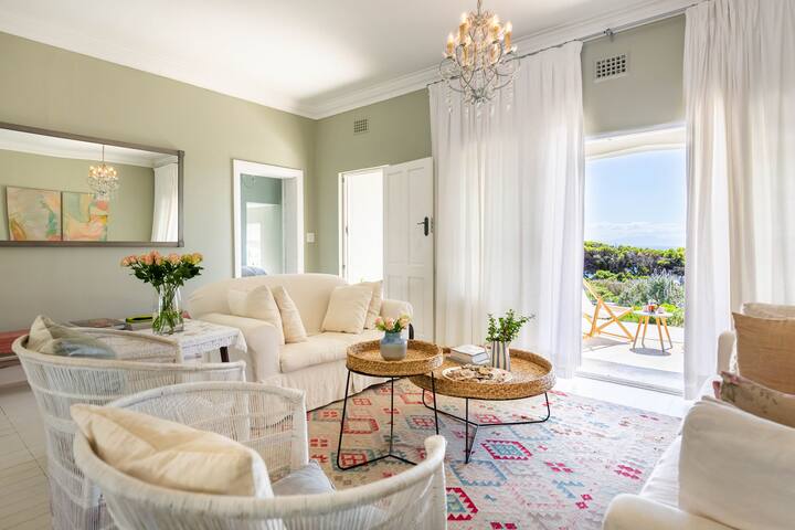 Seaview Cottage. Walk to Beach and Penguins gallery image 2