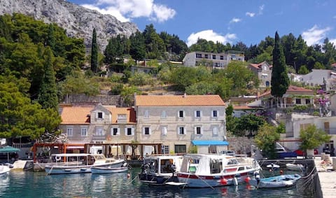 Top Airbnb: Apartment in stone house for your ideal vacation! in Mimice