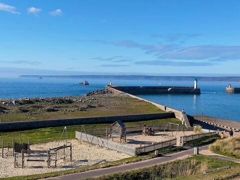 House with stunning panoramic sea views!