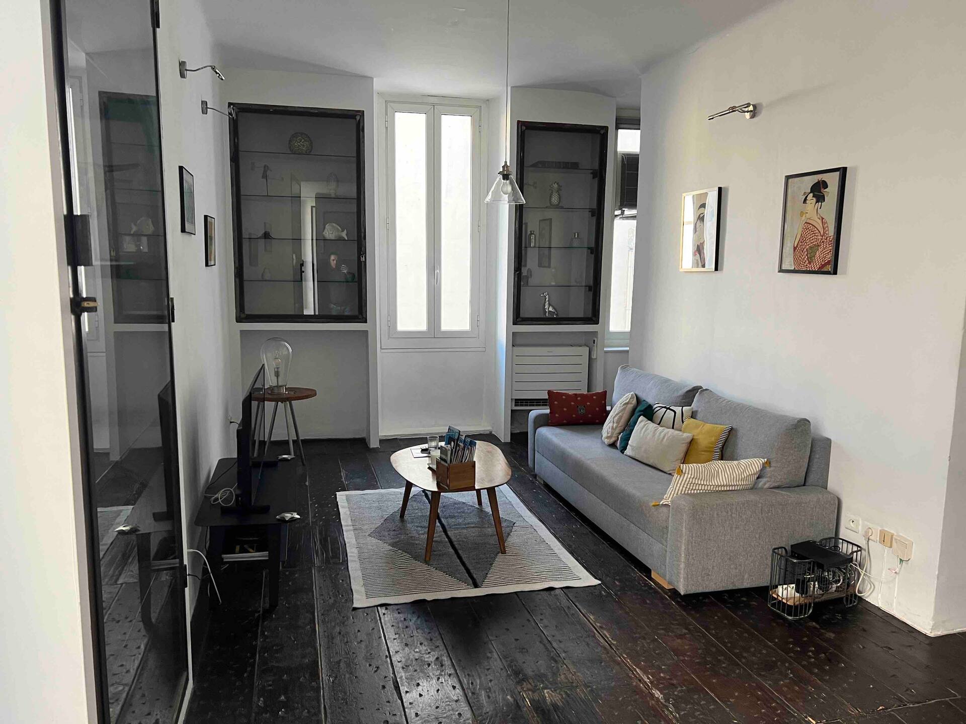 Cosy and Atypical located in the basket, with parking.