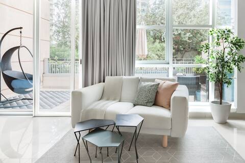 Urban Chic Condo with Large Terrace by the Burj