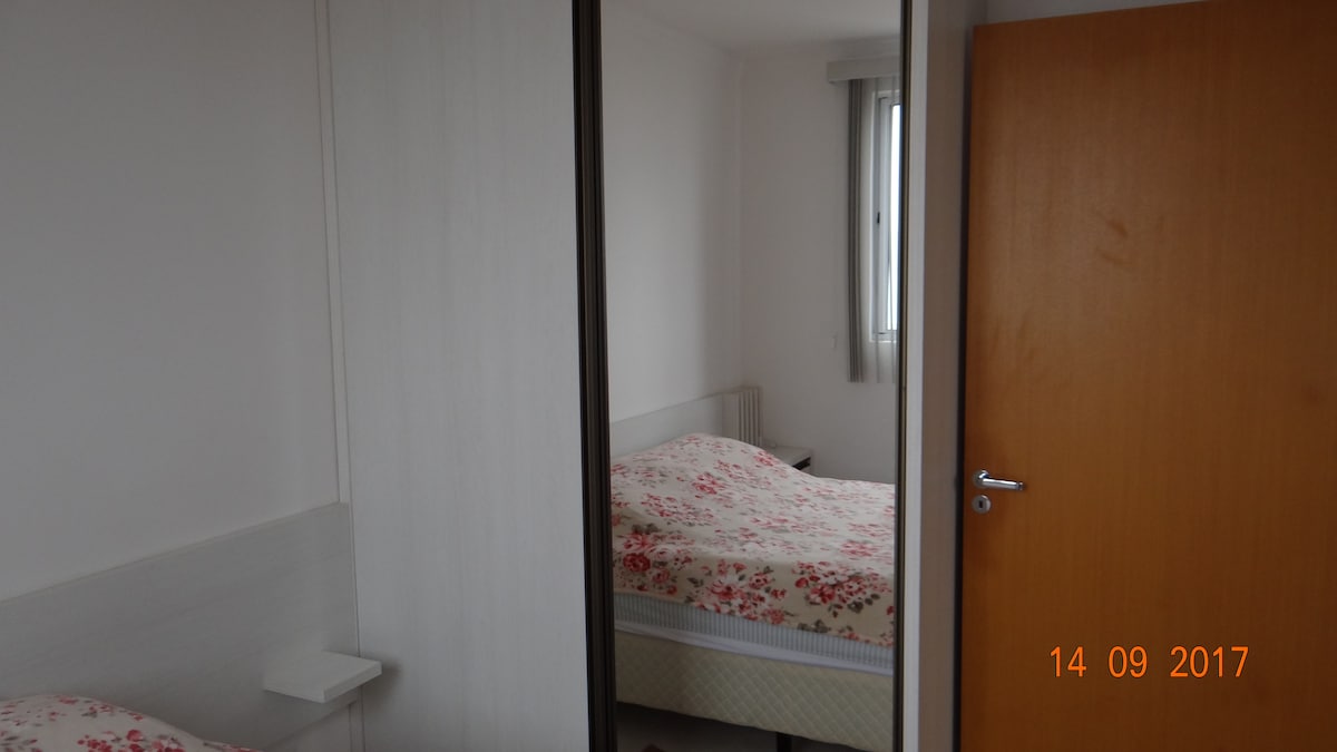 Огледален гардероб