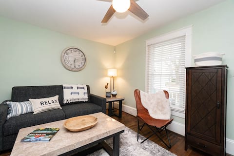 Top performing Airbnb: Adorable 2b/1ba <5 min GAC, downtown, universities in Greensboro