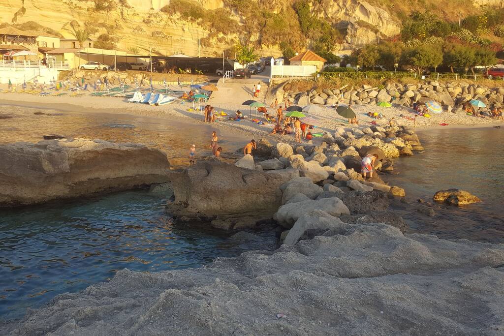 Una delle 10 spiagge più belle di Italia a 490 metri dal B&B.