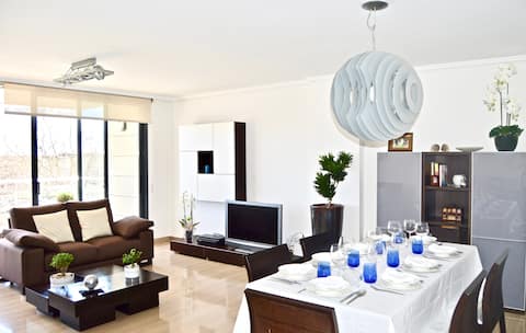 Top Airbnb: LUXURY APARTMENT IN CITY OF ARTS AND SCIENCES in València