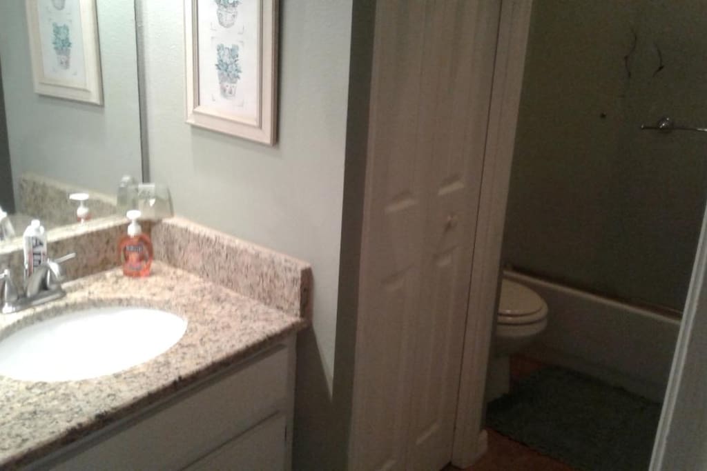 FULL BATHROOM