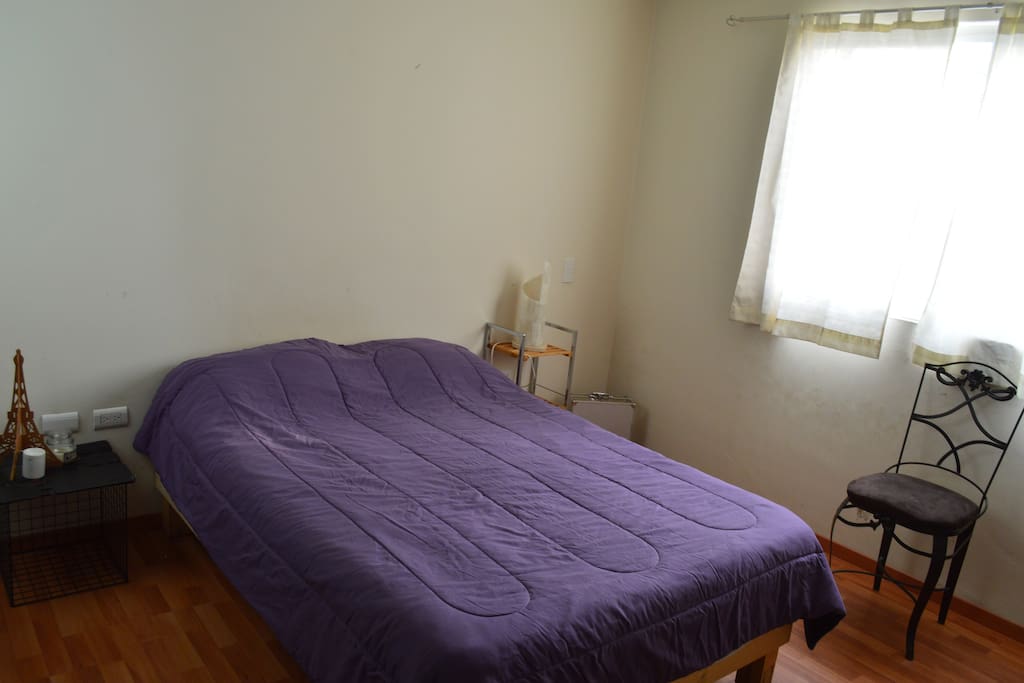 Master Bedroom con cama para dos personas.